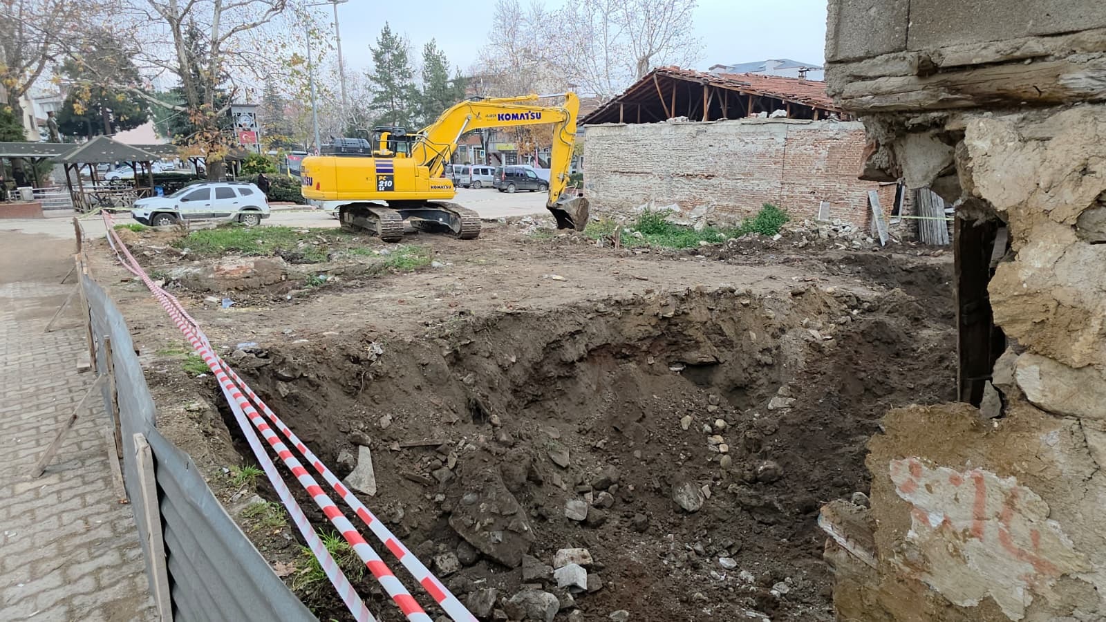 Kazı sırasında tarihi materyaller çıktı