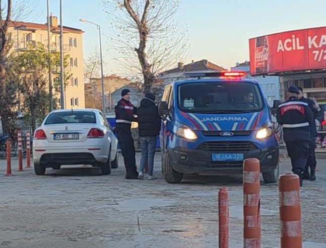 Gençlerin kavgasında kan aktı, biri hastaneyle diğeri cezaevine…