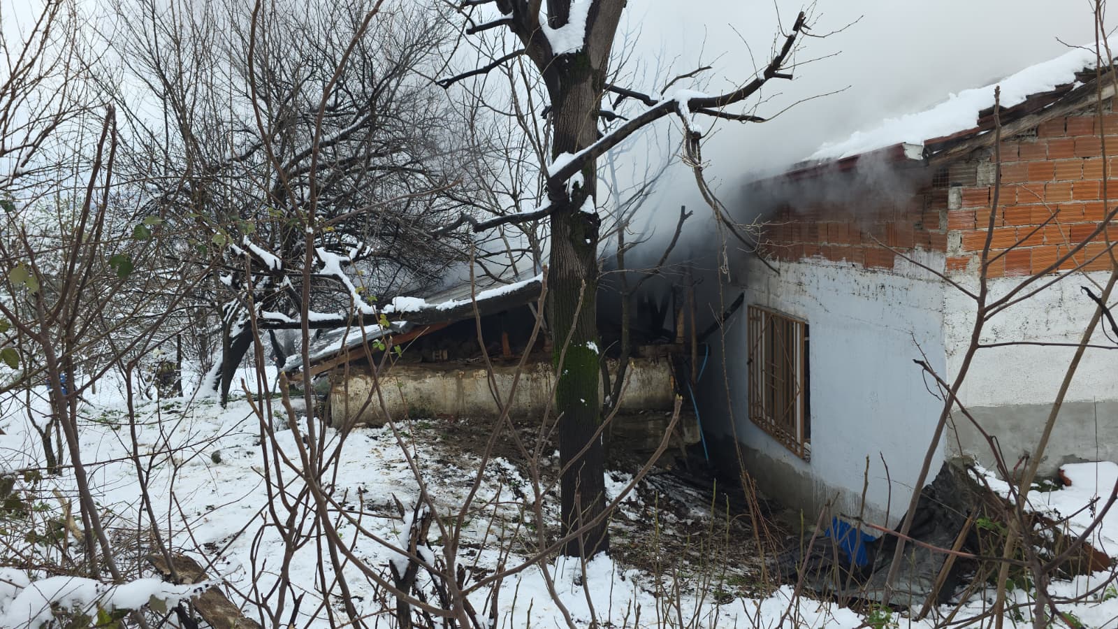 İnegöl’de 80 yaşındaki yaşlı kadın, çıkan yangın nedeni ile yaralandı