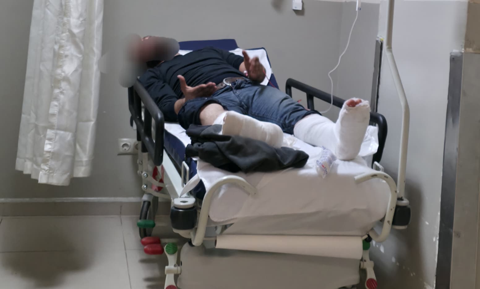 Dorseden düşen sürücü yaralandı