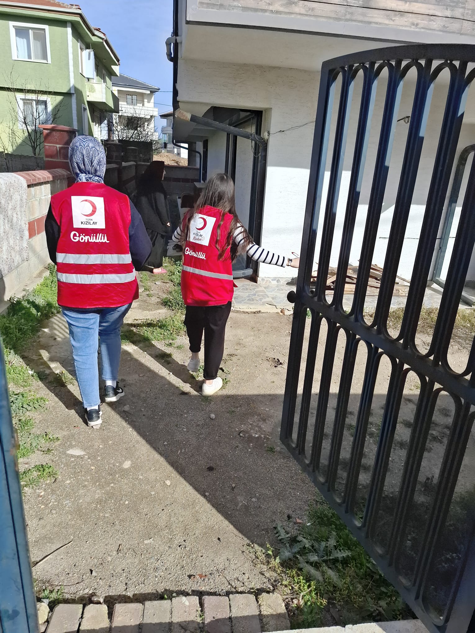 Kızılay, gönüllüler ile ‘Ramazan’ bereketini ihtiyaç sahibi ailelere ulaştırdı