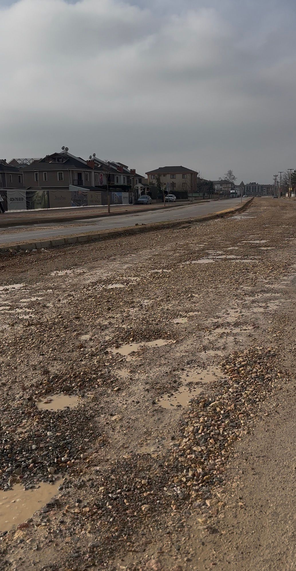 İnegöl’de sağanak sonrası beklenen manzara  yollar köstebek yuvası, sokaklar caddeler su içinde