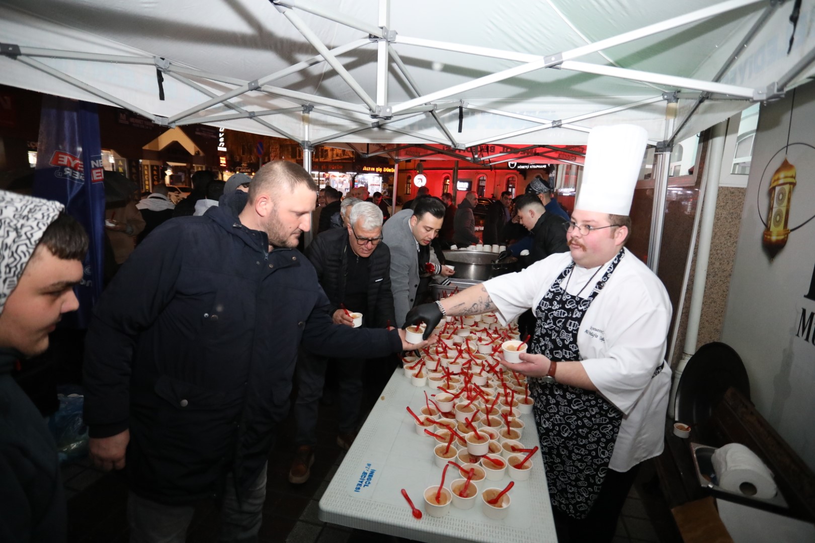 İnegöl Belediyesi’nin kandil geleneği Lazlar Camii’nde devam etti