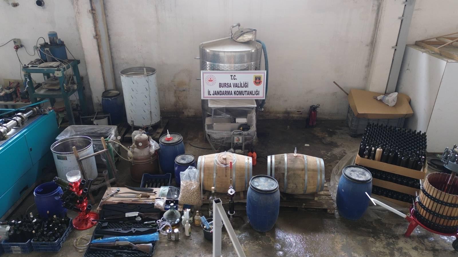 Kaçak alkol operasyonu… Resmen üretim merkezi kurmuş