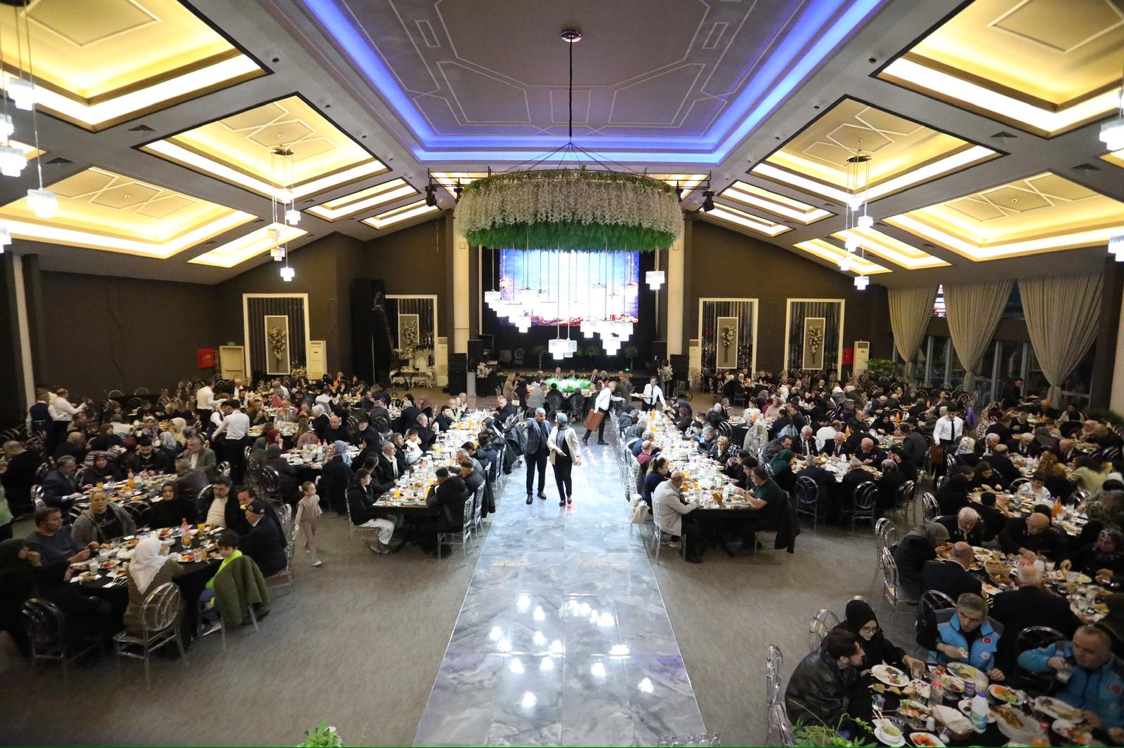 İnegöl protokolü ilk iftarda şehit aileleri ve gazilerle buluştu