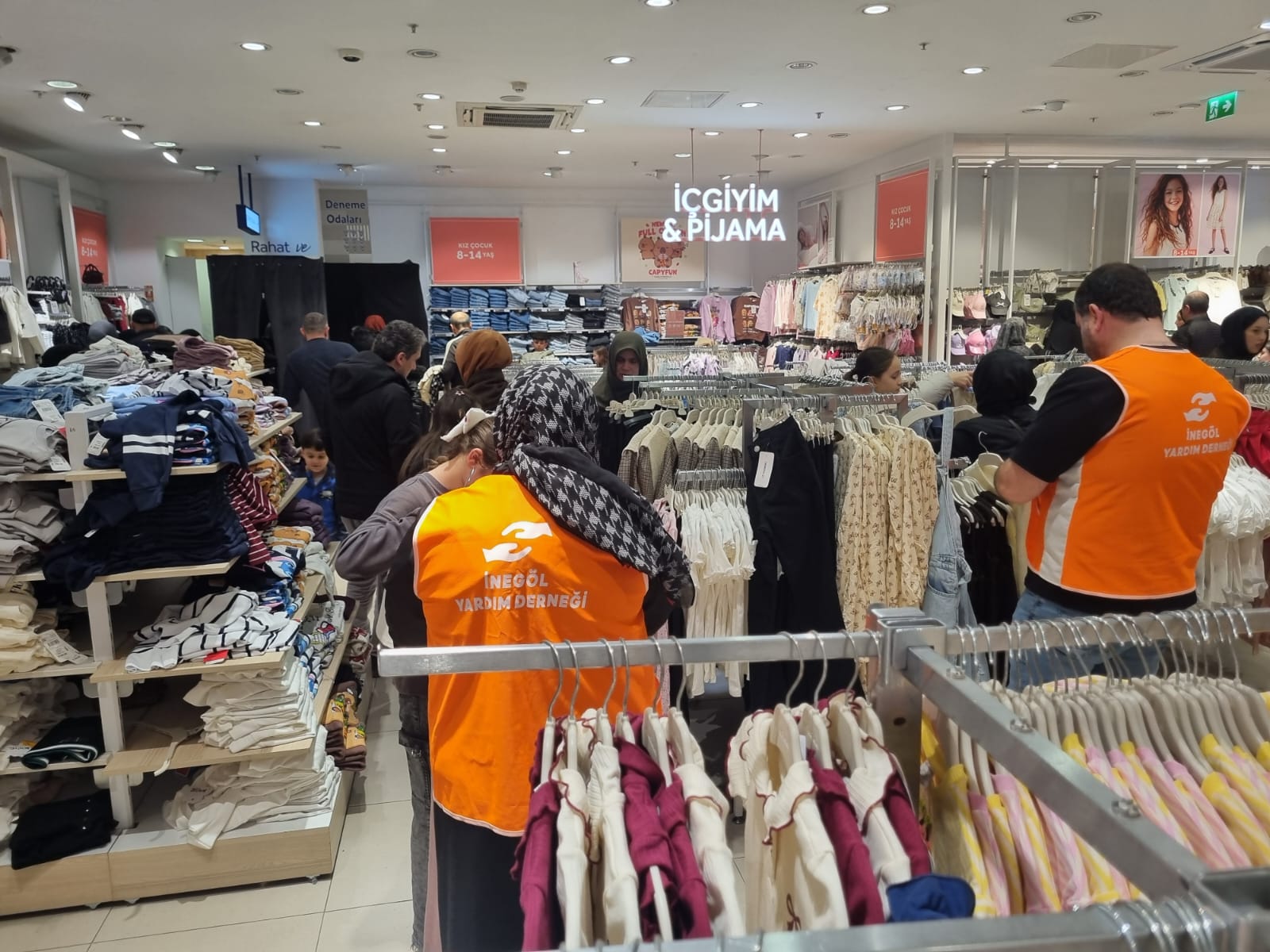 Bin çocuğa bin bayramlık