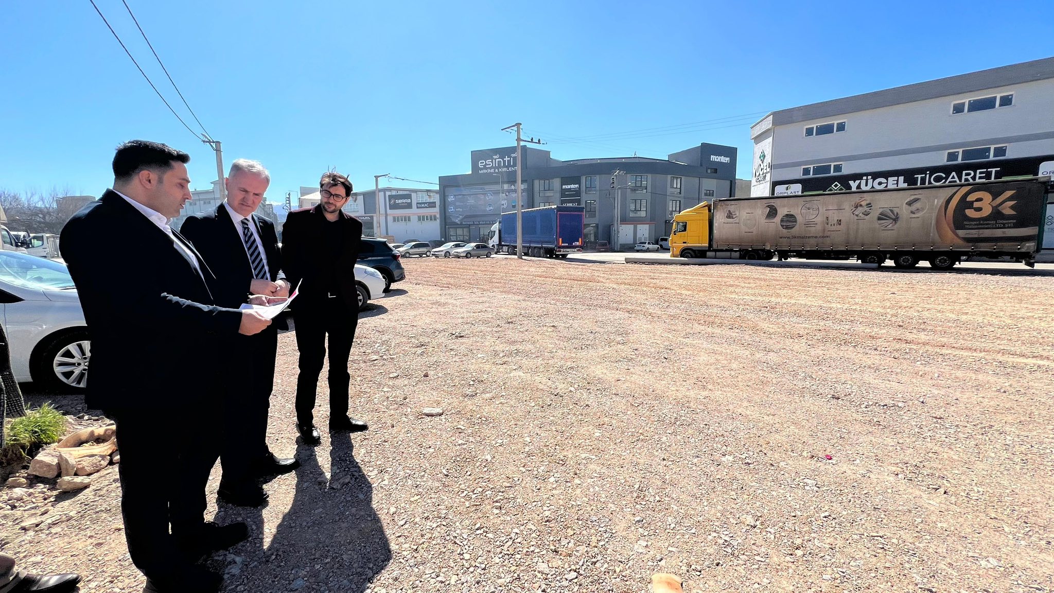 Sanayi bölgesinde otopark alanları artıyor