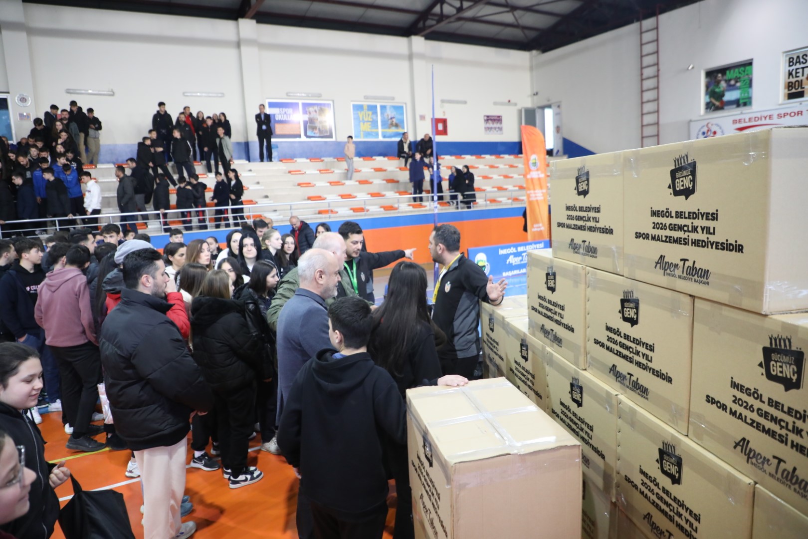 İnegöl Belediyesi’nden  okullara 700 bin liralık destek