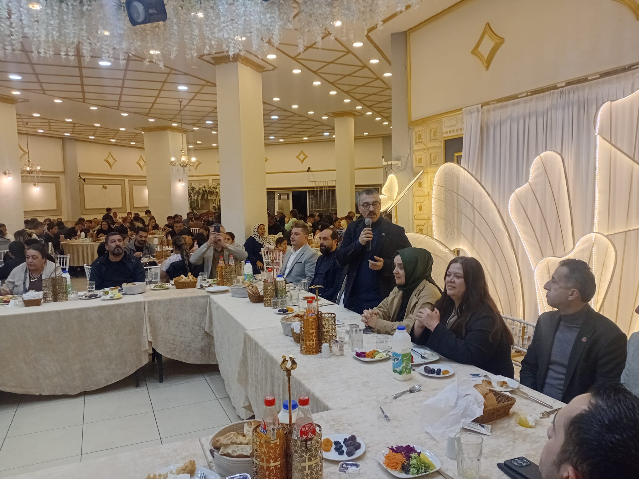 Roman vatandaşlar iftarda buluştu